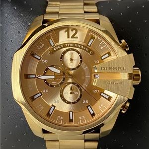 DZ4360 - Diesel Men’s Mega Chief
Case Size: 51mm
MSRP: $495